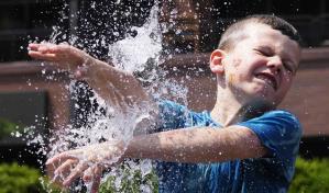 Prevén tiempo extremo en EEUU con calor en el suroeste, lluvia en el Golfo y nieve en las Rocosas