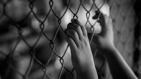 Maestra maltrata a una ni&ntilde;a en preescolar de Santo Domingo Este y todo queda captado