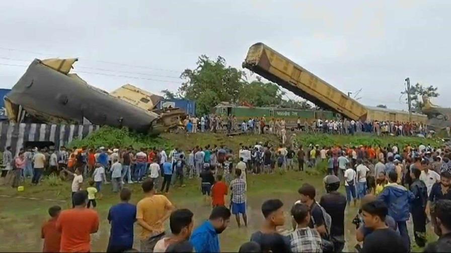 Choque mortal de trenes en el este de India