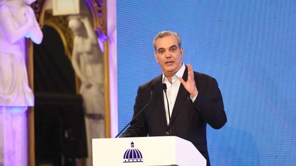 Abinader crea Comisión Meta RD 2036 para duplicar el tamaño del PIB