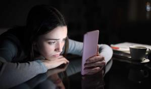 Redes sociales deberían traer advertencias como el tabaco, afirma responsable sanitario de EEUU