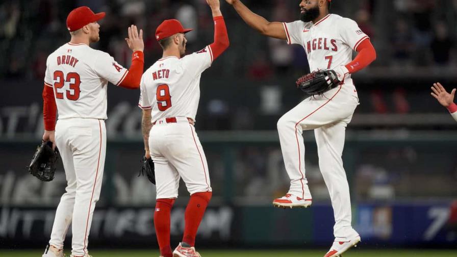 El dominicano Carlos Estévez salva su número13  en triunfo de Angelinos 5-3 sobre Cerveceros