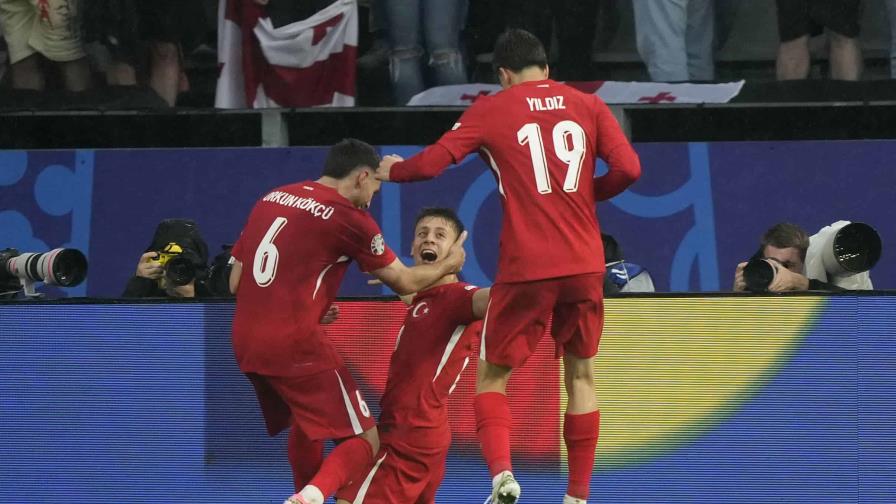 Con la magia de Guler, Turquía amansa 3-1 a la debutante Georgia en la Euro 2024