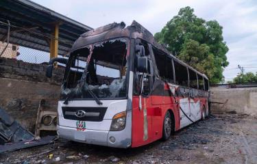 Se incendia autobús en taller de Los Ríos