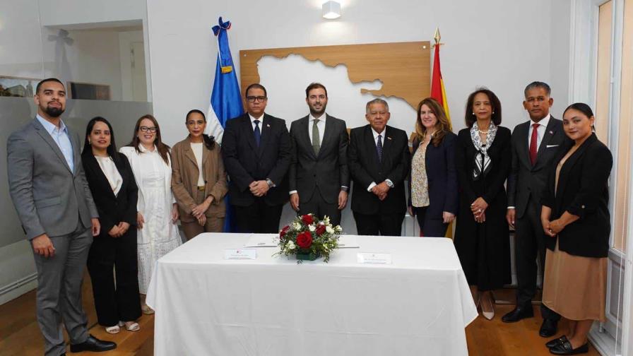 Embajada dominicana en España firma acuerdos comerciales con entidades españolas