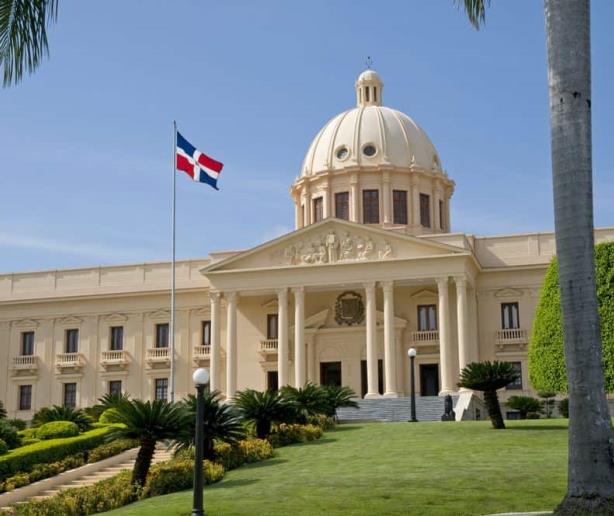 Nóminas abultadas más duplicidad de funciones en oficinas dominicanas que operan en el exterior