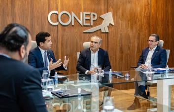 Omar Fernández y ejecutivos del Conep pasan balance a propuestas de reformas