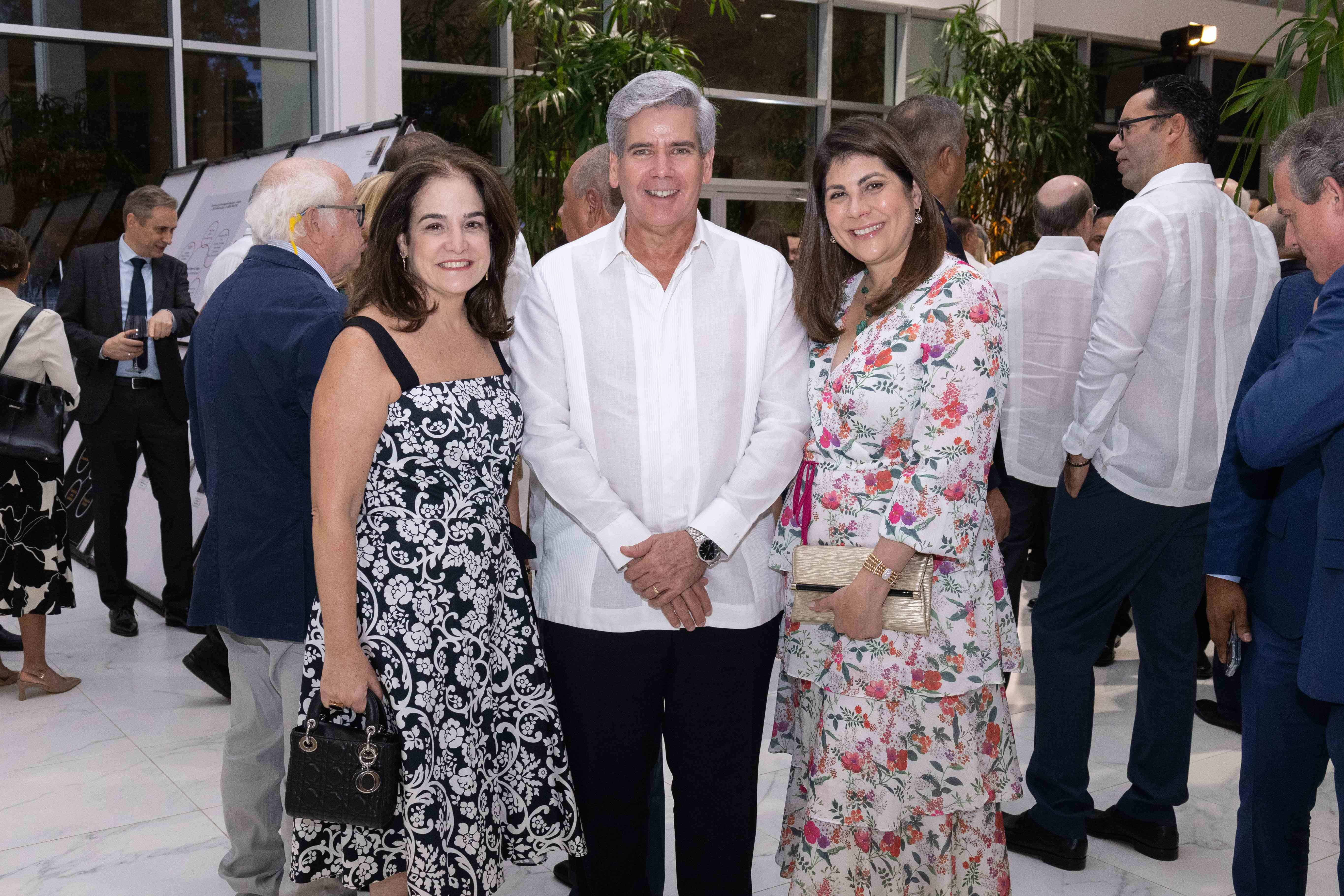 Teresa Montes de Harper, Pedro Pérez y Ana Judith Alma.