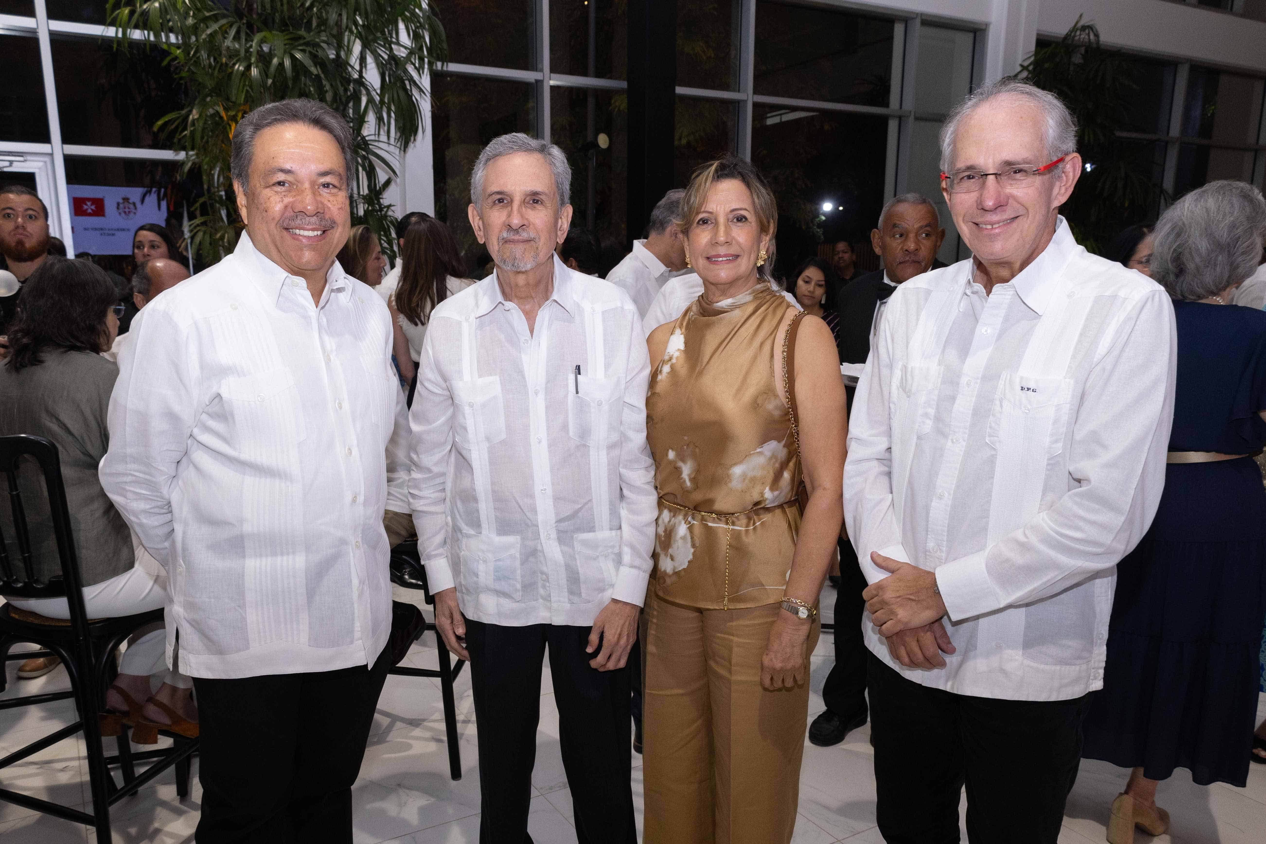 Simón Suárez, Aime Malla, Rosa de Malla y David Paiewonsky.