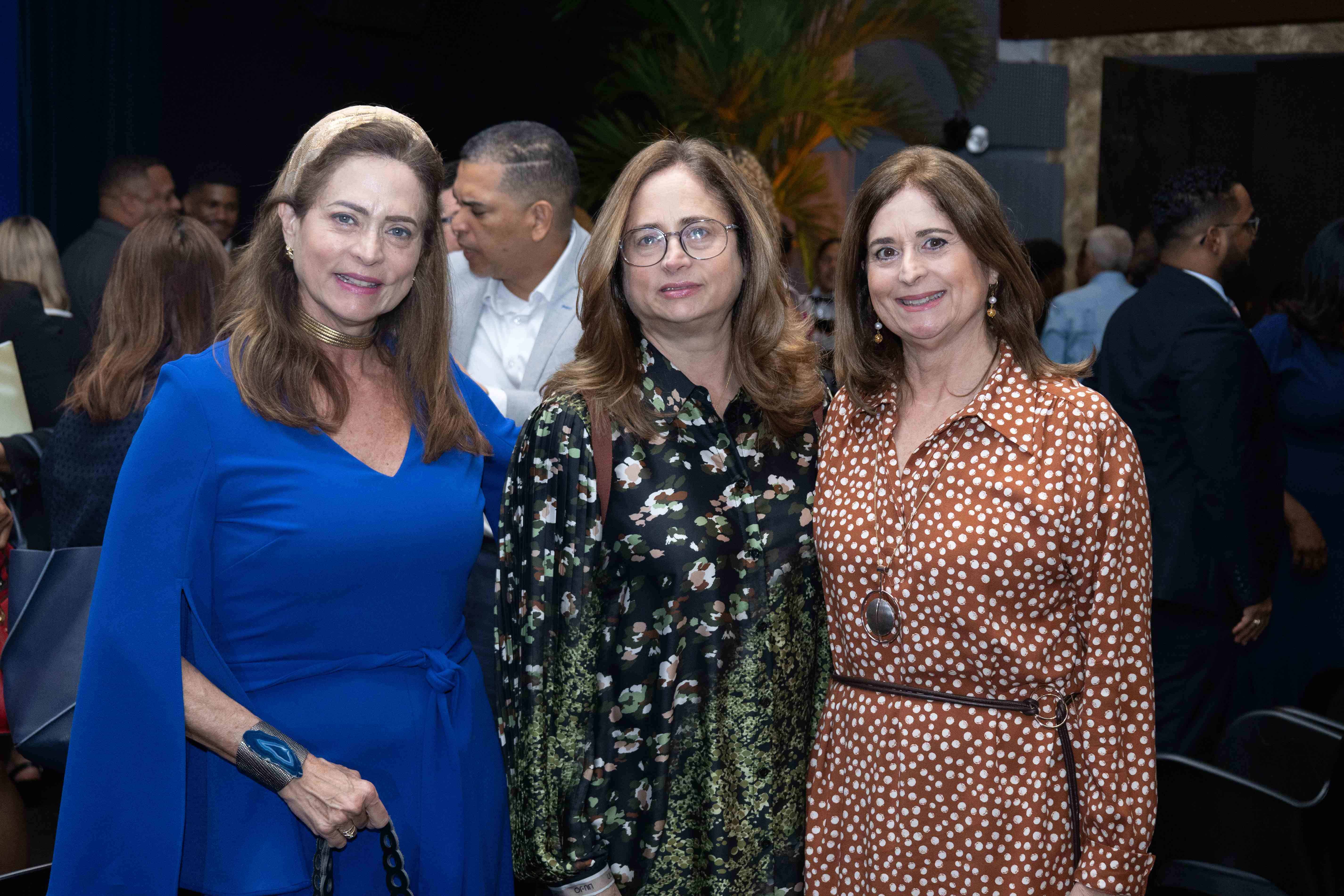 Nonora Ermúdesi, Ana Elmúdesi y Leonor Elmúdesi.