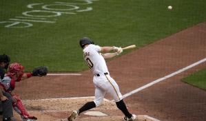 Reynolds batea un jonrón tardío en victoria de Piratas ante Rojos