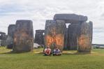 Dos ecologistas detenidos tras rociar con pintura naranja el monumento de Stonehenge Dos ecologistas detenidos tras rociar con pintura naranja el monumento de Stonehenge