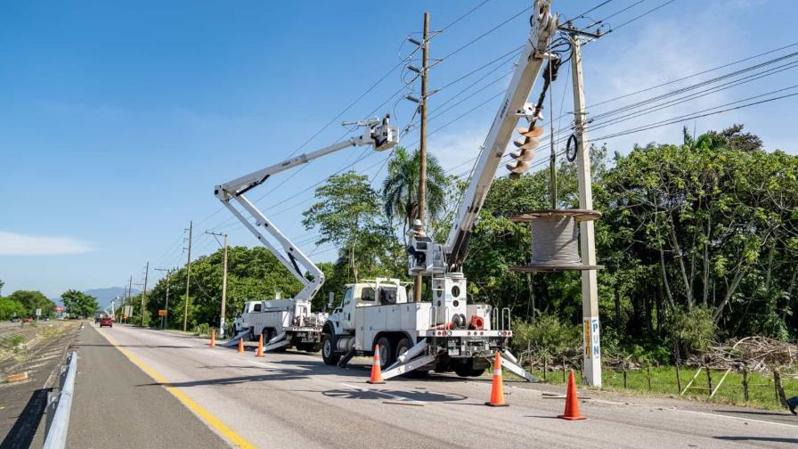 La ETED construye 3.5 kilómetros de líneas de transmisión en el Cibao Central