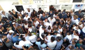 “Ella no quería irse así”, exclama durante su sepultura la madre de los niños arrollados por grúa