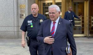 Fiscal dice que el comportamiento de Bob Menéndez en respuesta a los sobornos fue anormal