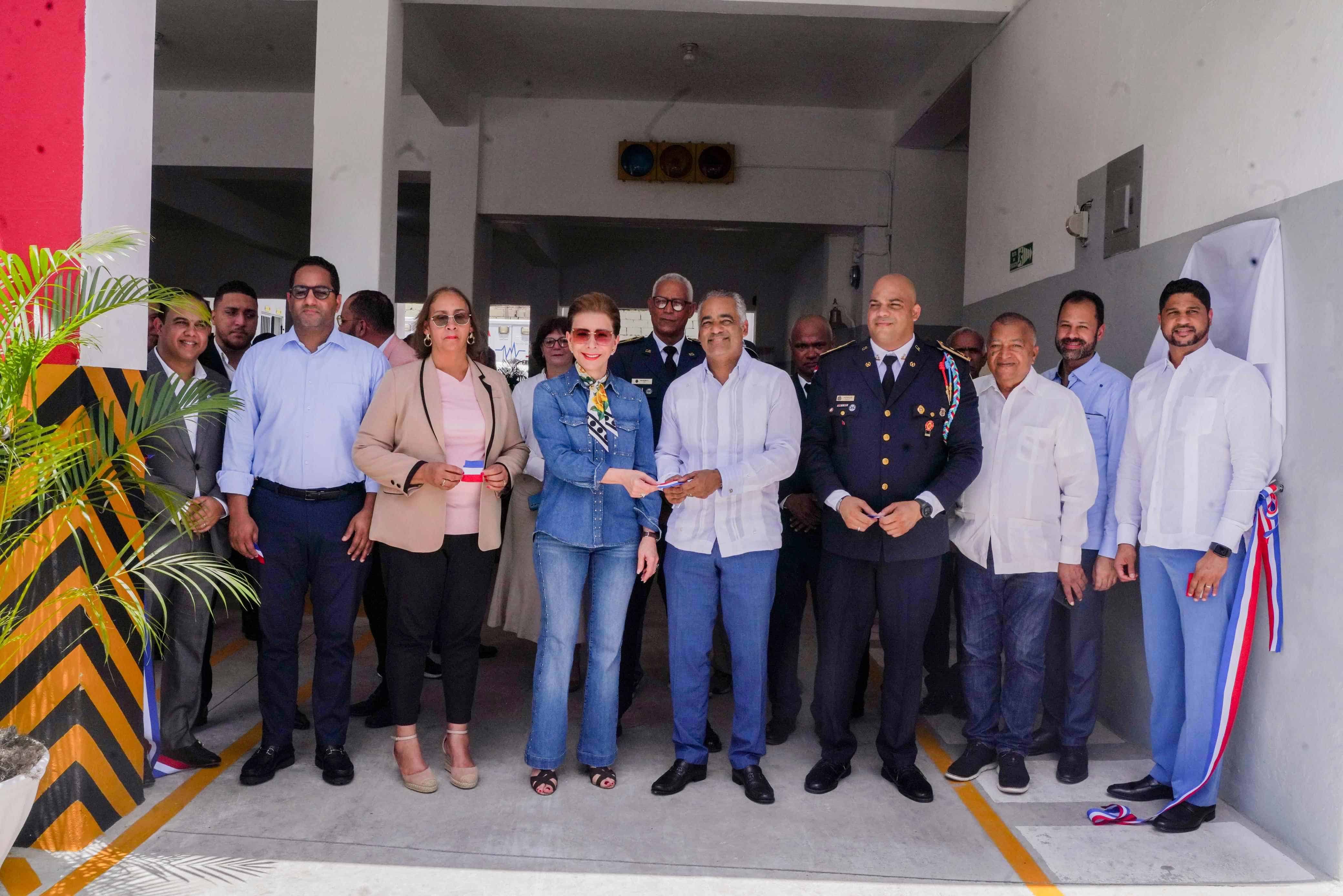 Entrega de la estación de bomberos de San Cristóbal.