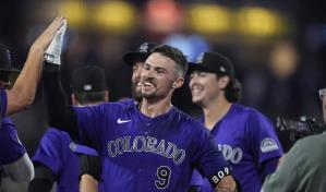 Doyle aporta elevado de sacrificio para que Rockies superen a Dodgers