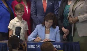 Nueva York aprueba proyecto de ley para limitar feeds "adictivos" para los niños en redes sociales