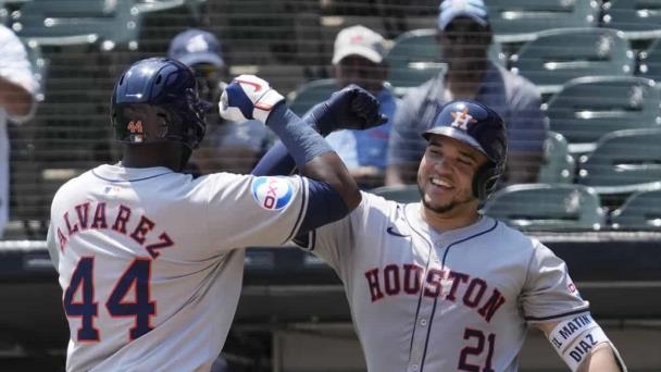 Yordan Álvarez jonronea y empuja 2 carreras en triunfo 5-3 de Astros ante Medias Blancas