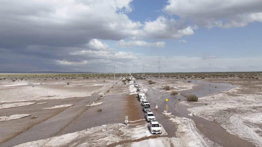 Fuerte tormenta transforma un pueblo llano de Nuevo México en un gran lago