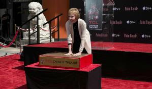 Carol Burnett inmortaliza sus huellas en el Paseo de la Fama de Hollywood