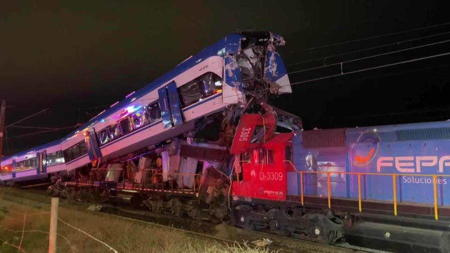 Dos muertos y nueve heridos en choque frontal de trenes en Chile