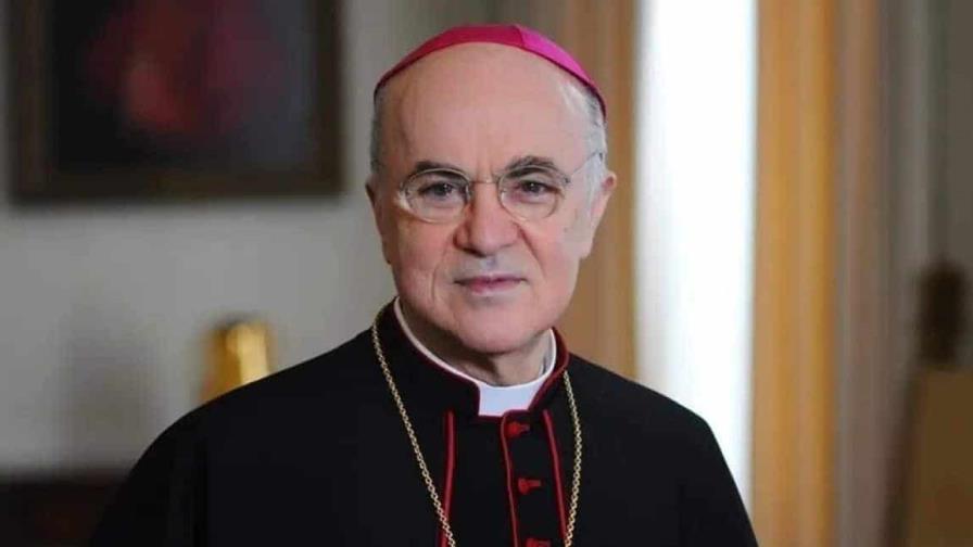 El Vaticano imputa por cisma al arzobispo Carlo Maria Viganò, muy crítico con el papa