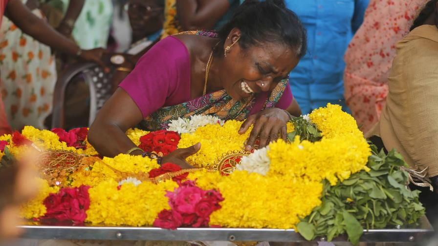 Una treintena de muertos en India por consumir alcohol adulterado