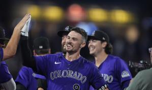 Doyle aporta elevado de sacrificio para que Rockies superen a Dodgers
