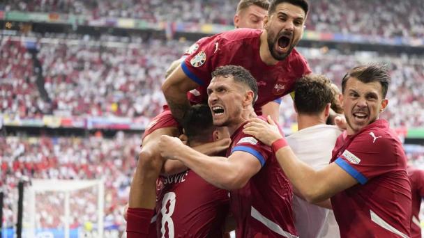 Con gol en el tiempo añadido, Serbia empata 1-1 con Eslovenia en la Euro