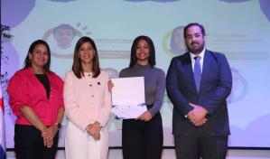 Unibe y la Fundación Hazoury otorgan 16 becas a estudiantes meritorios