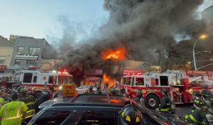 Incendio en tienda de donas de el Bronx deja tres bomberos heridos