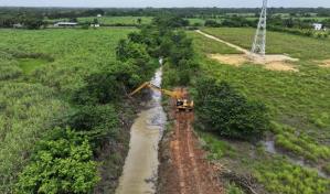 Indrhi interviene canales y drenajes del sistema de riego Yabacao, en Bayaguana