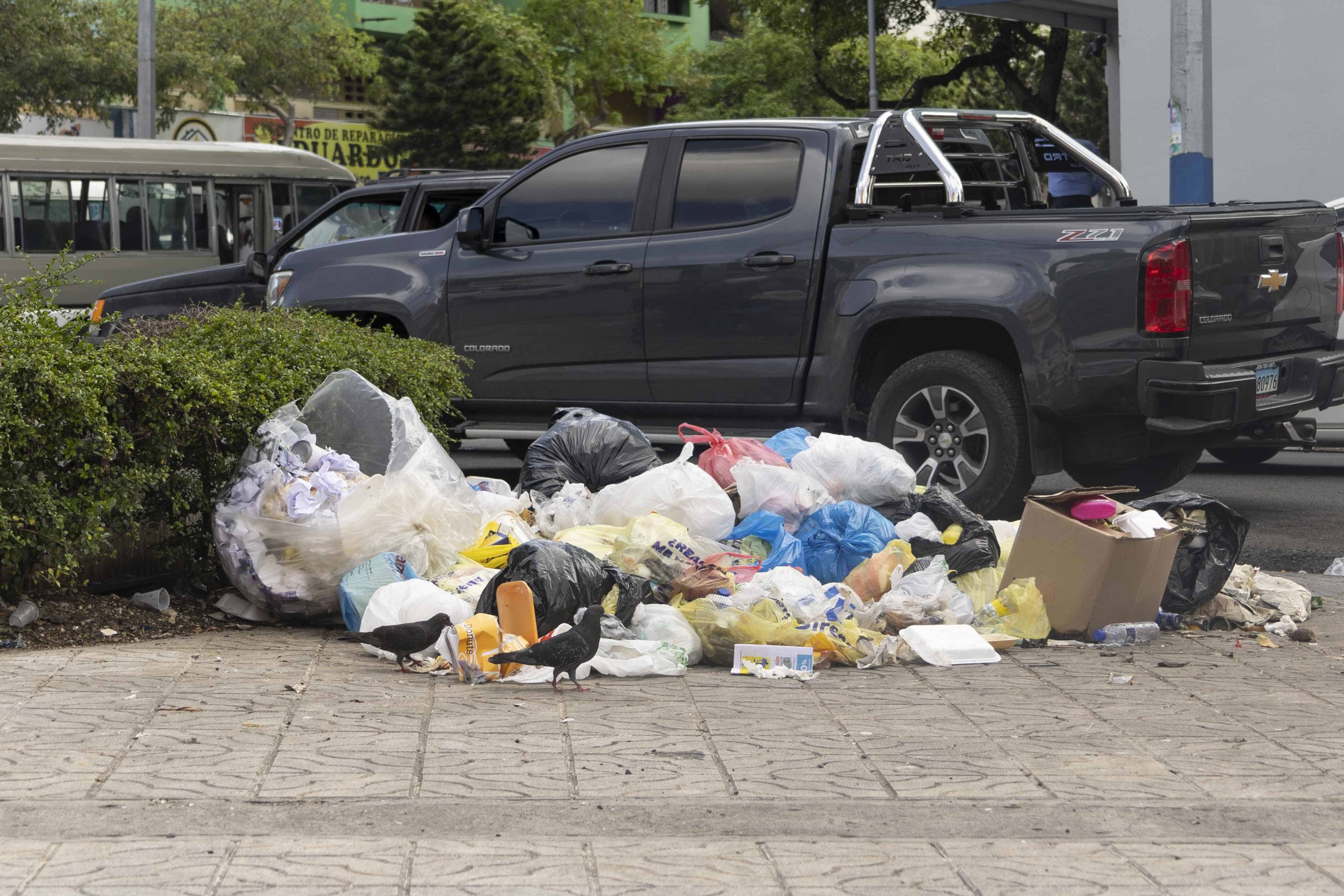 Basura en la avenida México, Villa Francisca.