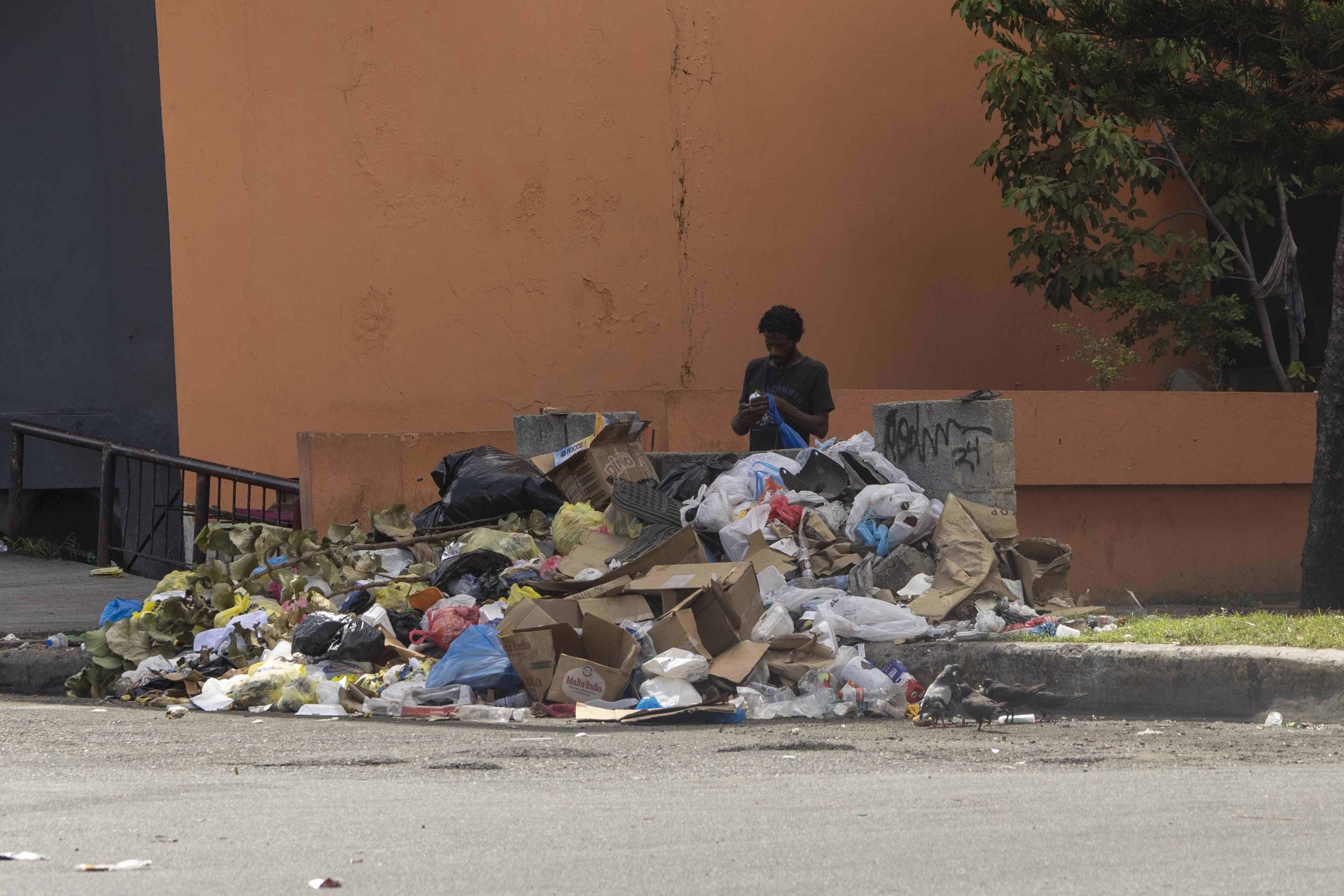 La basura se acumula en la circunscripción 3.