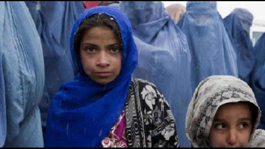 Afganistán seguirá al margen de ONU sin avances en derechos de la mujer, dice jefa de misión