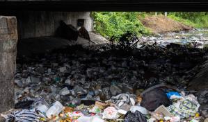 Comunitarios advierten cúmulo de basura satura las cañadas