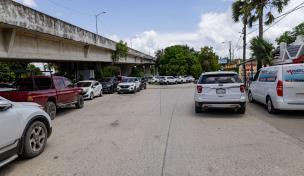 Amenaza latente, el caos de las empresas que rentan veh&iacute;culos en la Ruta 66 cerca del AILA