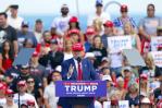 Trump propone permisos de residencia permanente a extranjeros graduados de universidades de EE.UU. Trump propone permisos de residencia permanente a extranjeros graduados de universidades de EE.UU.