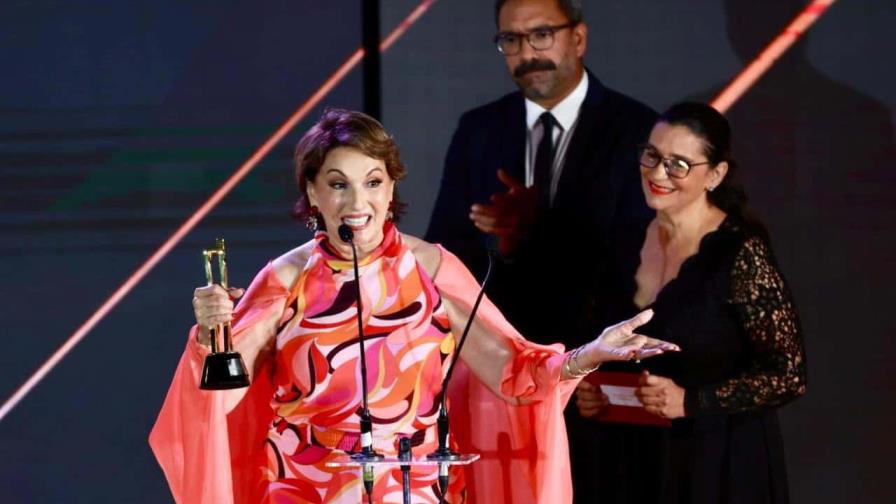 Cecilia García celebra logro en Premios La Silla como Mejor actriz principal por La Hembrita