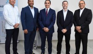 Dr. Pablo Mateo realiza jornada junto al doctor Juan Fulla a favor de pacientes masculina