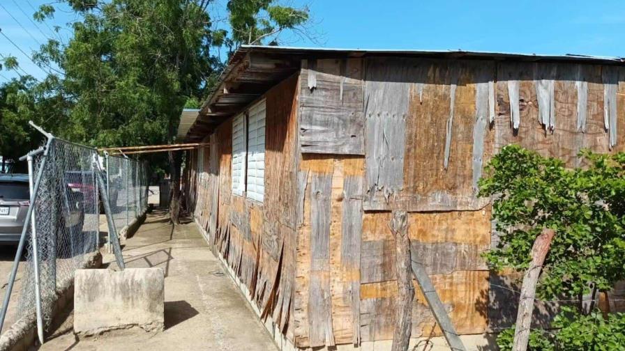Escuela de la comunidad Buen Hombre en Montecristi se cae a pedazos