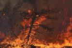 Grecia lucha por tercer día consecutivo contra decenas de incendios en todo el país
