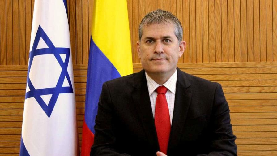 El embajador de Israel sale de Colombia casi dos meses después de ruptura de relaciones