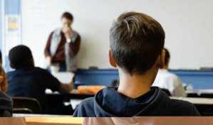 El vicegobernador de Texas pide aprobar ley que exige los diez mandamientos en las aulas