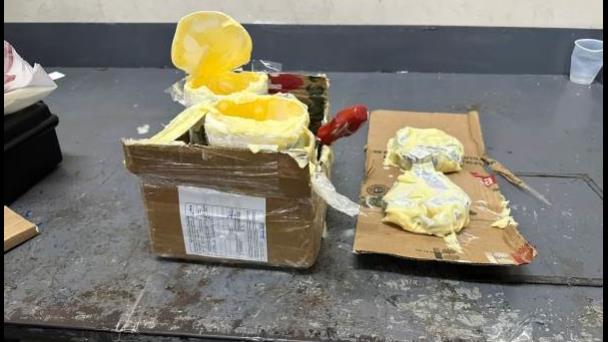 Incautan cocaína camuflada en potes de tratamiento capilar en Inposdom