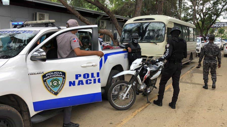 Policía Nacional arresta a tres hombres por tráfico de haitianos en San José de las Matas