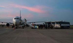 EE.UU. repatrió a más de 700,000 migrantes en 2024, la cifra más alta desde 2010