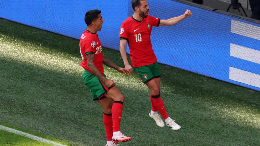 Portugal se repone como favorita con goleada 3-0 a Turquía