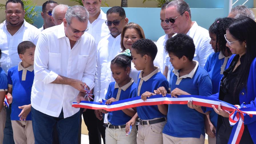 Luis Abinader inaugura la Escuela Básica Landina, en Los Alcarrizos